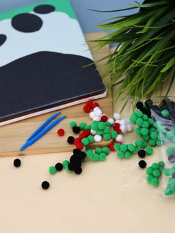 Картина из помпонов на подрамнике Draw Me! Panda in love, (20 х 20 см)