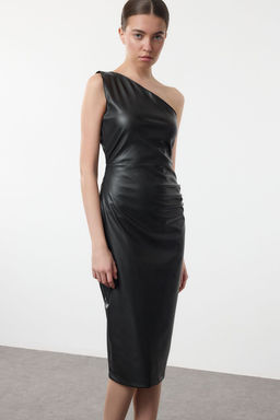 Siyah Duz Buzgulu Midi Buzgu/Drape Detayl? Tek Kol Bodycone/Vucuda Oturan Orme Elbise TWOAW25EL00225