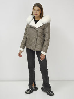 Куртка зимняя женская косуха с мехом и овчиной коричневого цвета 389_1K