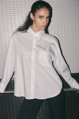 Camisa oversize con strass