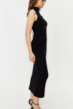 TRENDYOLMILLA Siyah S?f?r Kol Drapeli Bodycone/Vucuda Oturan Esnek Orme Maxi Kalem Elbise TWOSS24EL00101  фото 5