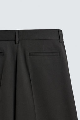 PANTAL?N WIDE FIT PLIEGUES / Negro