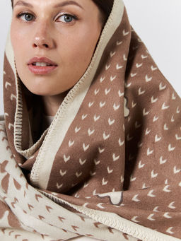 в СОСТАВЕ ШЕРСТЬ и КАШЕМИР Большой, мягкий, теплый однотонный двусторонний палантин. - Tantino фото 7