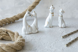 Фигурка декор. 9*4,5*12,5 см "Пара кошечек" белая, золото