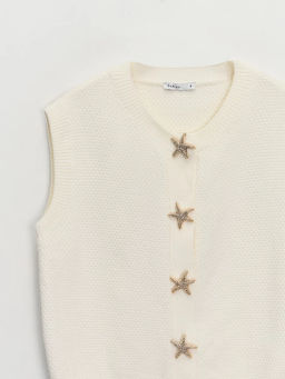 Вязаный жилет с декоративными пуговицами / Zarina  фото 3