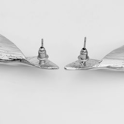 Серьги металл «Богема», скрученный листок, цвет серебро