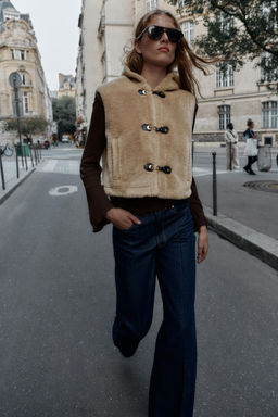FAUX SHEARLING GILET WITH TOGGLES - Zara фото 4