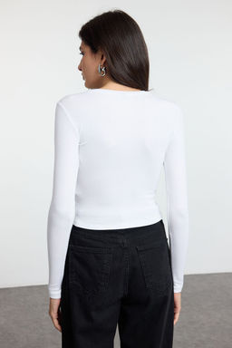 Beyaz Nak?sl? Premium Viskon Bisiklet Yaka Crop Esnek Orme Bluz TWOAW24BZ00116