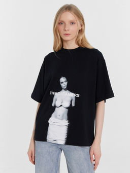 Футболка женская черная с принтом черный +печать5 112961 - Mark formelle фото 2