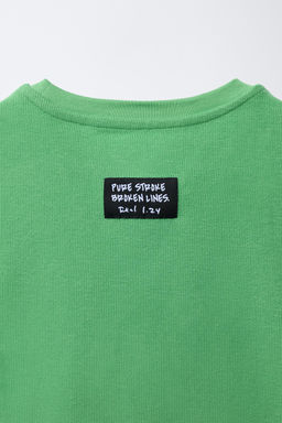 CAMISETA MANGA SISA TEXTO RELIEVE / VERDE
