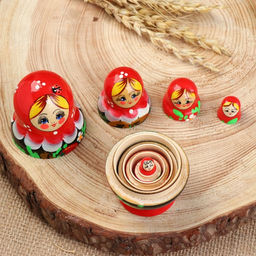 Матрёшка дерево «Божья коровка», красный платок, 5 кукольная, 9-11 см