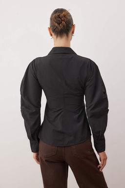 Siyah Balon Kol Detayl? Bele Oturan Asimetrik Fitted Gomlek TWOSS25GO00155