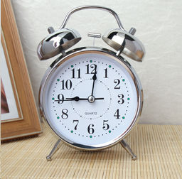 Будильник 10х5,6х16 см / 668-5 серебряный /уп 60/ 737951