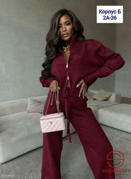 Спортивный женский костюм