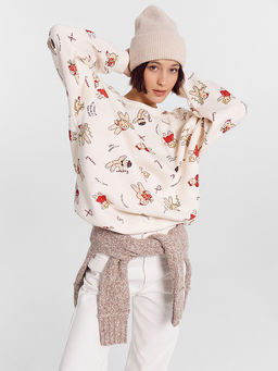 Джемпер женский молочно-бежевый новогодний с принтом в виде печенья и конфет