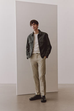 Chinos de corte ajustado