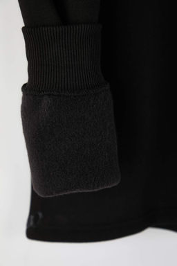 Siyah Yaka Detayl? Dik Yaka Yeni Oversize/Genis Kesim Kal?n/Ici Polarl? Sweatshirt TMNAW26SW00003