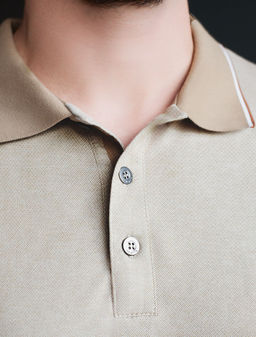 Футболка поло с воротником на пуговтцах из полотна пике с меланжевым плетением с эластаном - Vilatte фото 4