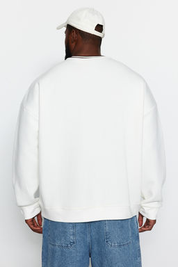 Ekru Buyuk Beden Oversize Nak?sl? Bisiklet Yaka Detayl? Ici Yumusak Pamuk Sweatshirt TMNAW24AO00022 - Trendyolmilla фото 6