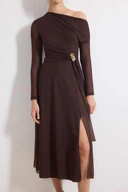 Kahverengi Aksesuar Detayl? Astarl? Tul Asimetrik Yaka Y?rtmacl? Maxi Orme Elbise TWOAW26EL00320