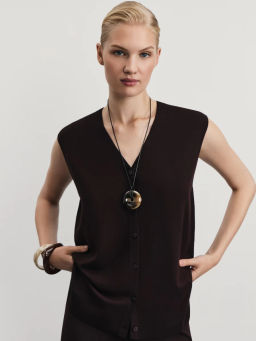 Жилет из вискозы с V-образным вырезом / Zarina фото 8