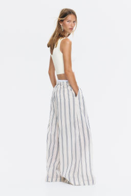 Top cropped sin mangas en punto fino - H&m фото 5