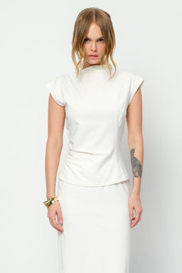 Топ Pirs 5901 молочный