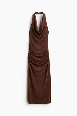 Vestido halter con escote drapeado