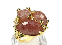 Кольцо из ювелирного сплава с клубничным кварцем Радуга камня