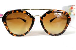 Солнечные очки 618FS181