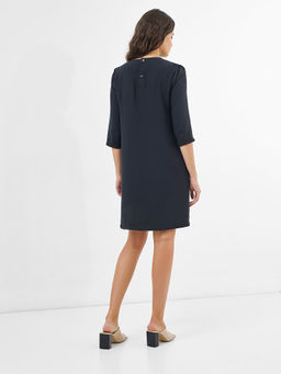 Однотонное женское платье свободного силуэта в черном оттенке черный 152475