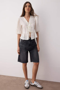 TRENDYOLMILLA Mavi Normal Bel Vintage Denim Bermuda TWOSS25SR00150