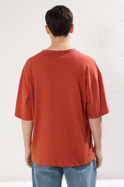 TRENDYOL MAN Kiremit Oversize/Genis Kesim Yaka Detayl? %100 Pamuklu T-Shirt TMNSS25TS00008 - Trendyolmilla фото 2