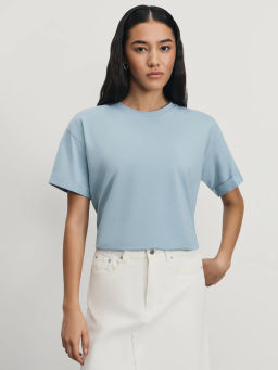 Футболка из хлопка с вышивкой на рукаве / Zarina