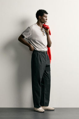 PANTAL?N RELAXED FIT PLIEGUES / Negro - Zara фото 3