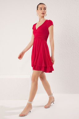 TRENDYOLMILLA K?rm?z? Duz Buzgu/Drape Mini K?sa Kol Skater/Belden Ac?lan Esnek Orme Elbise TWOSS25EL00532 фото 2