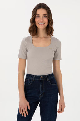 Kad_n Gri Melanj Ti__rt Sepette S_rpriz _ndirim