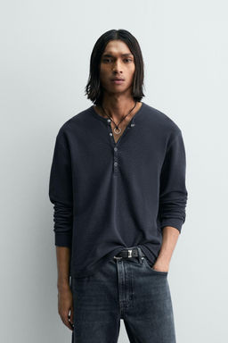 LIMITED EDITION WAFFLE-KNIT HENLEY T-SHIRT - Zara фото 2