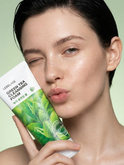 Lebelage Очищающая пенка для лица с экстрактом зеленого чая / Green Tea Cleansing Foam, 100 мл