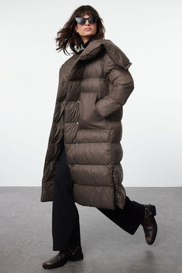 TRENDYOLMILLA Koyu Vizon Oversize Kal?p Kusakl? Kapusonlu Fermuarl? Su Itici K?sl?k Sisme Mont TWOAW25MO00057  фото 2