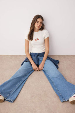 Ekru Pamuklu Domates Bask?l? Vucuda Oturan Esnek Orme T-Shirt TWOSS25TS00095