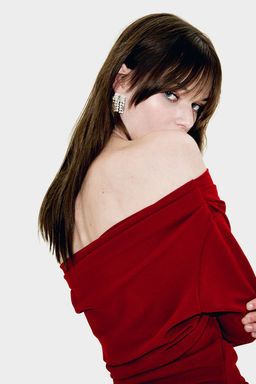 Vestido off-the-shoulder drapeado