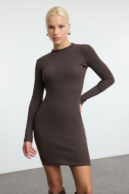 TRENDYOLMILLA Siyah Vucuda Oturan Mini Dik Yaka Fitilli Esnek Orme Kalem Elbise TWOAW21EL2244 фото 22