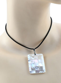 Подвеска из белого перламутра мозаика прямоугольник 30*40мм, 45см