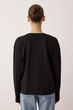 TRENDYOLMILLA Siyah-Beyaz 2li Paket %100 Suprem Oversize/Genis Kesim Orme T-Shirt TWOAW25TS00004  фото 21