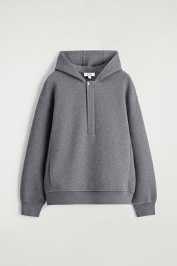 SUDADERA CON CAPUCHA EFECTO NEOPRENO