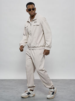 Спортивный костюм бежевого цвета