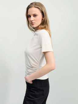 Приталенная футболка из модала / Zarina  фото 4