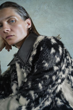 ABRIGO ESTAMPADO ANIMAL - THE ITEM ZARA WOMAN / Negro / Blanco  фото 4