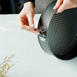 Форма для выпечки Доляна «Элин. Круг», d=22 см, разъёмная, антипригарное покрытие, чёрная